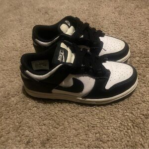 Nike Black and White Sneakers pandas